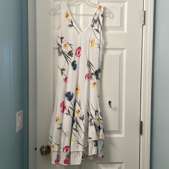 Beautiful sleeveless spring dress. - Picture 4 of 9